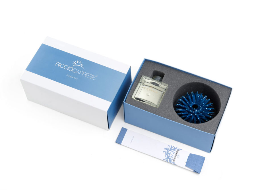 riccio-profumatore-packaging-ricciocaprese-produzioneartigianale-capri-900×670